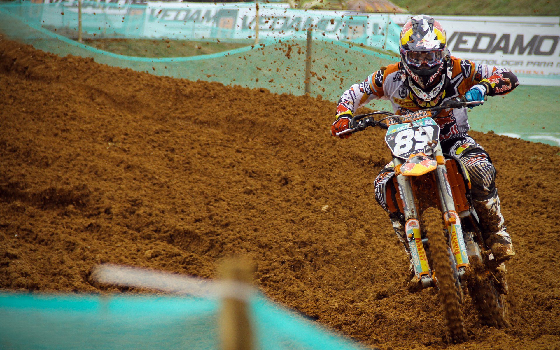 爱游戏在线登录-西甲神级扑救：令人屏息的救球瞬间！，西甲球迷入场